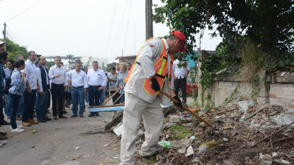 Lleva Chucho Nader Jornada de Orden y Limpieza a la Colonia Obrera