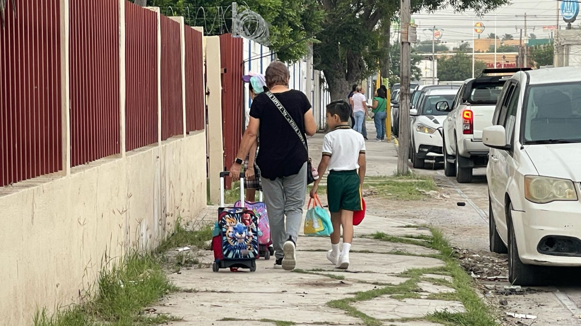 Tres planteles afectados por inundación siguen sin clases; otros regresan con carencias