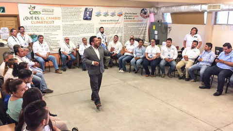 Capacitan a personal Municipal en trabajo en equipo