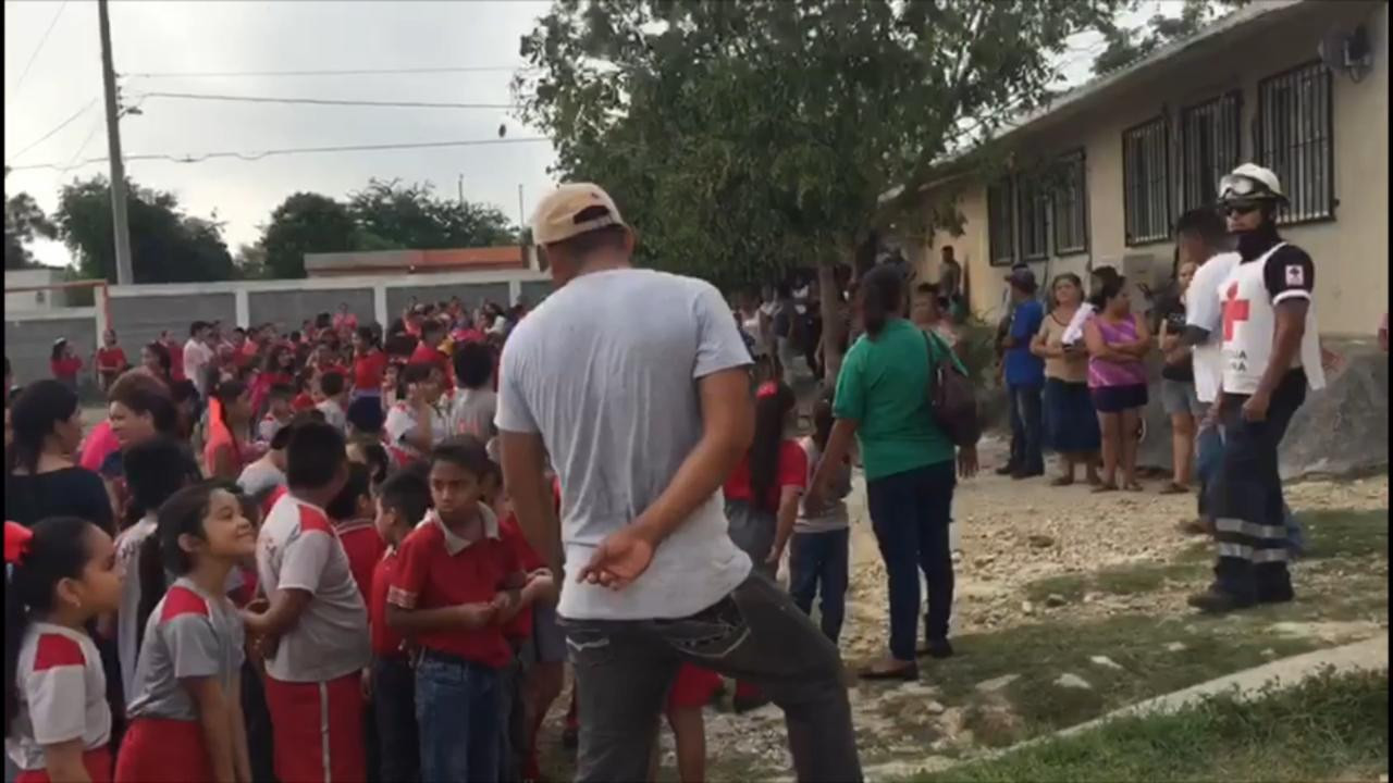 Evacuan a alumnos por incendio en Primaria