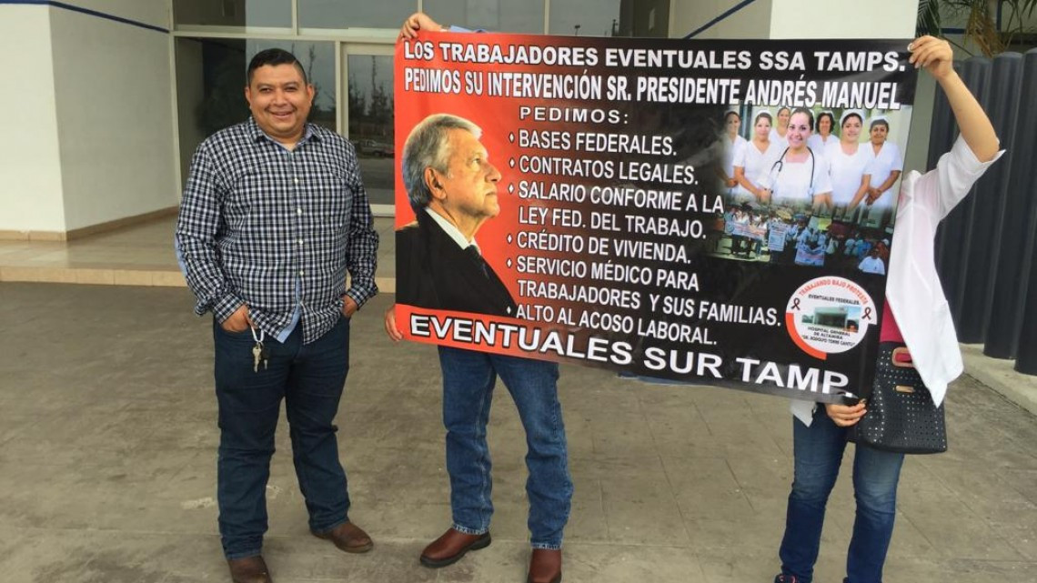 Eventuales se manifiestan afuera del hospital “Torre Cantú”
