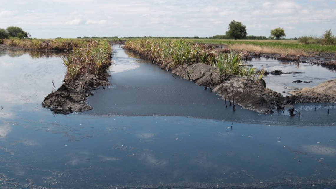 Evalúan acciones a emprender por contaminación generada por el derrame de crudo