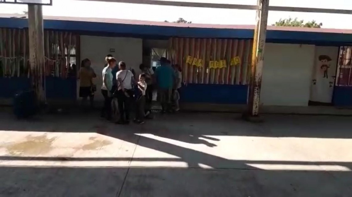 Director esconde a dos niños con tuberculosis en escuela