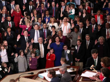 Demócratas aprueban plan para reabrir gobierno y sin dinero para muro