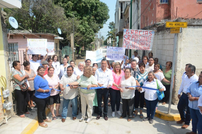 Inaugura Chucho Nader la Pavimentación de Otra Calle
