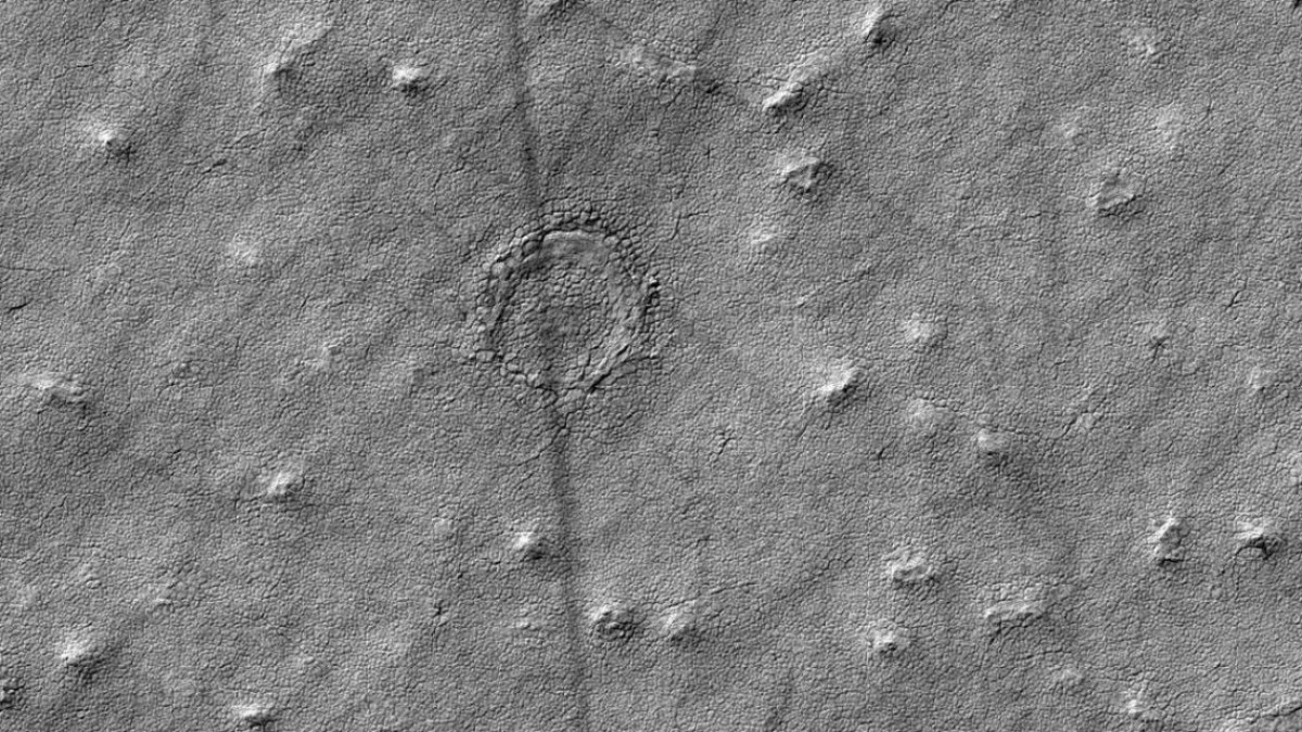 Revelan imágenes de extraño cráter marciano