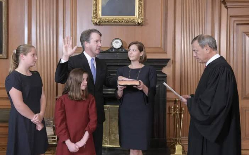Kavanaugh juramenta como magistrado de la Corte Suprema de EU