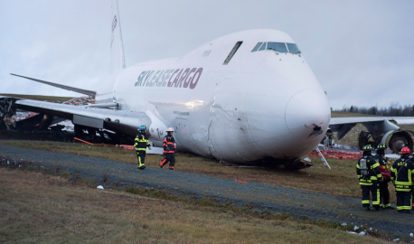 Avión sale de pista en aeropuerto de Canadá