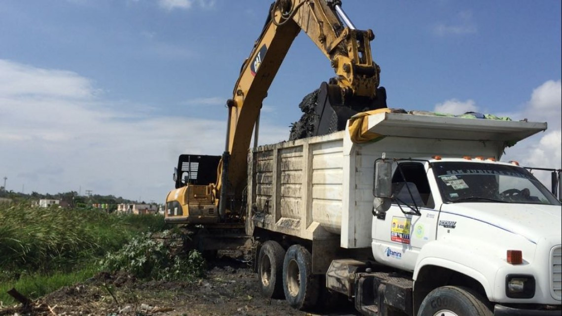 Realizan trabajos de limpieza de canales pluviales y del sistema lagunario