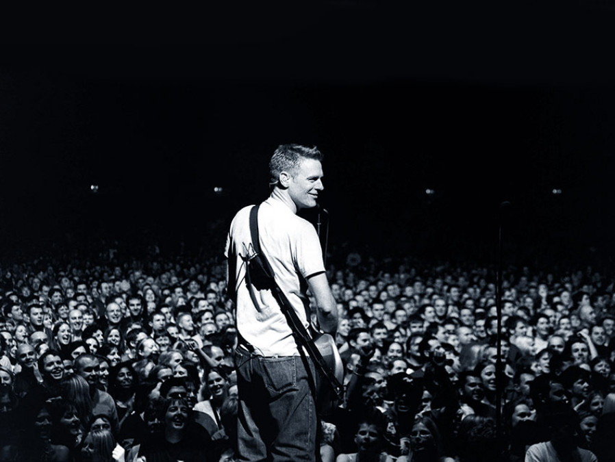 Bryan Adams en concierto en el Palacio de los Deportes