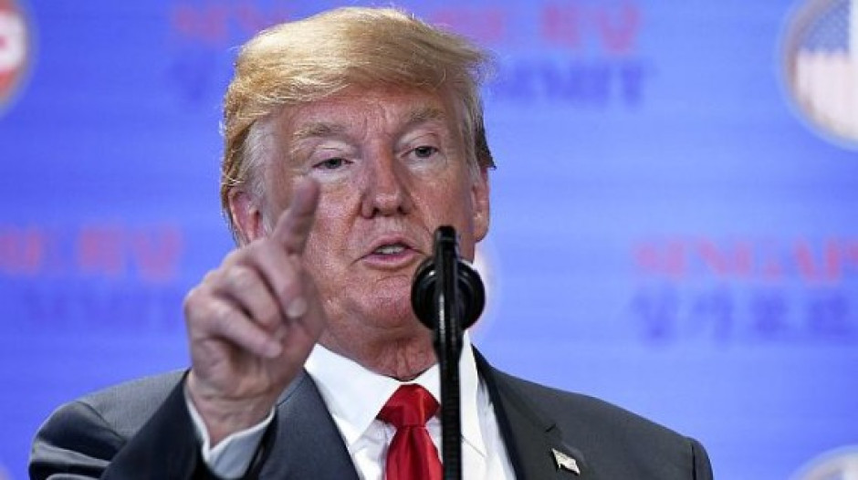 Trump planea instalar carpas para caravana migrante