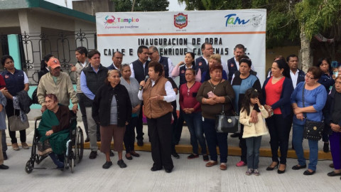 Inaugura alcaldesa dos calles en zona norte de Tampico