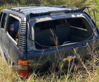 Policía Estatal aseguró una camioneta, 4 armas largas y 18 cargadores