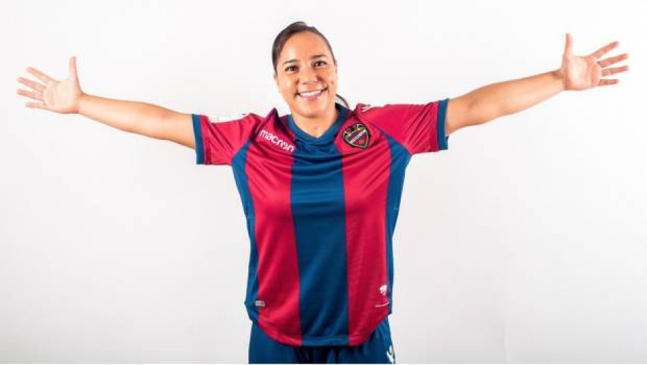Charlyn Corral contra la adversidad en su carrera, ¡es Pichichi en España!