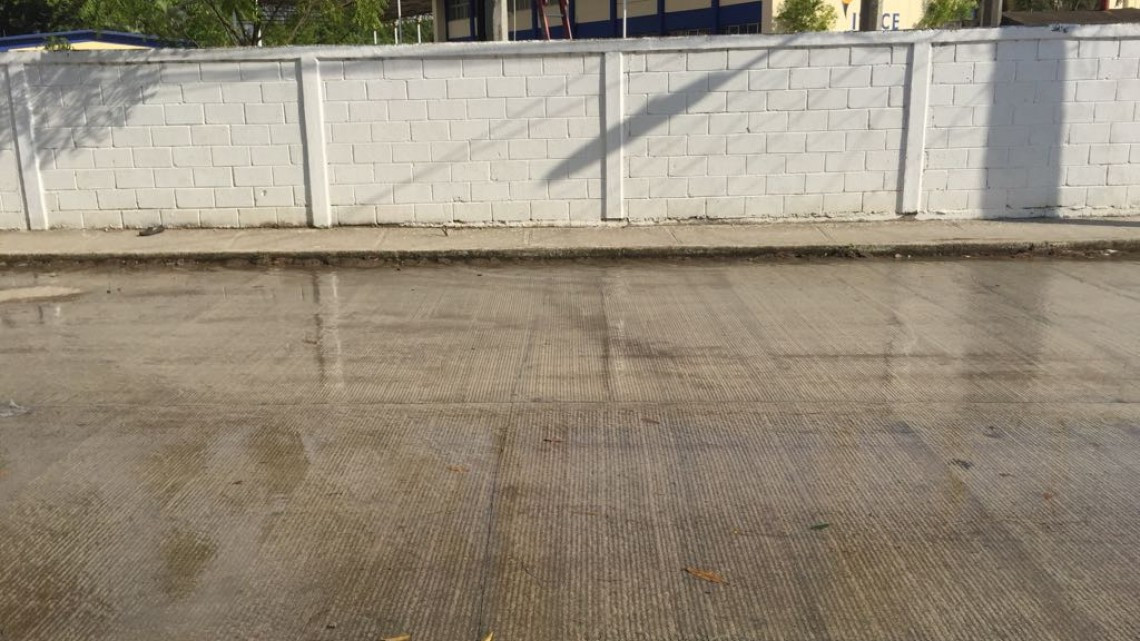 Agua se desperdicia por enorme fuga en sector Montealto