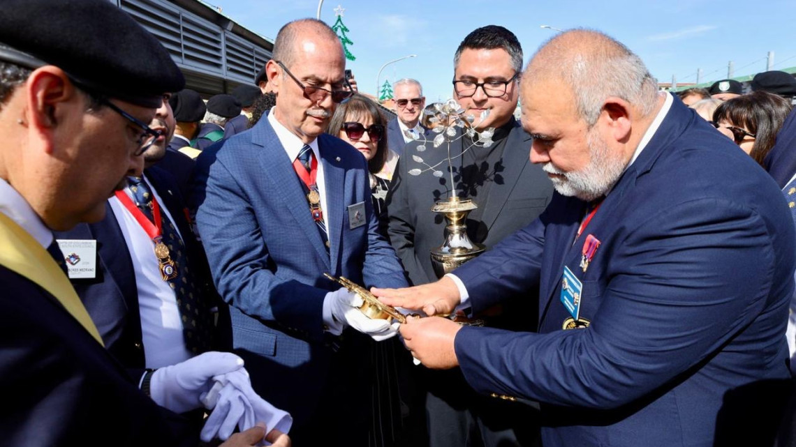 Une la Rosa de Plata a México, Canadá u Estados Unidos