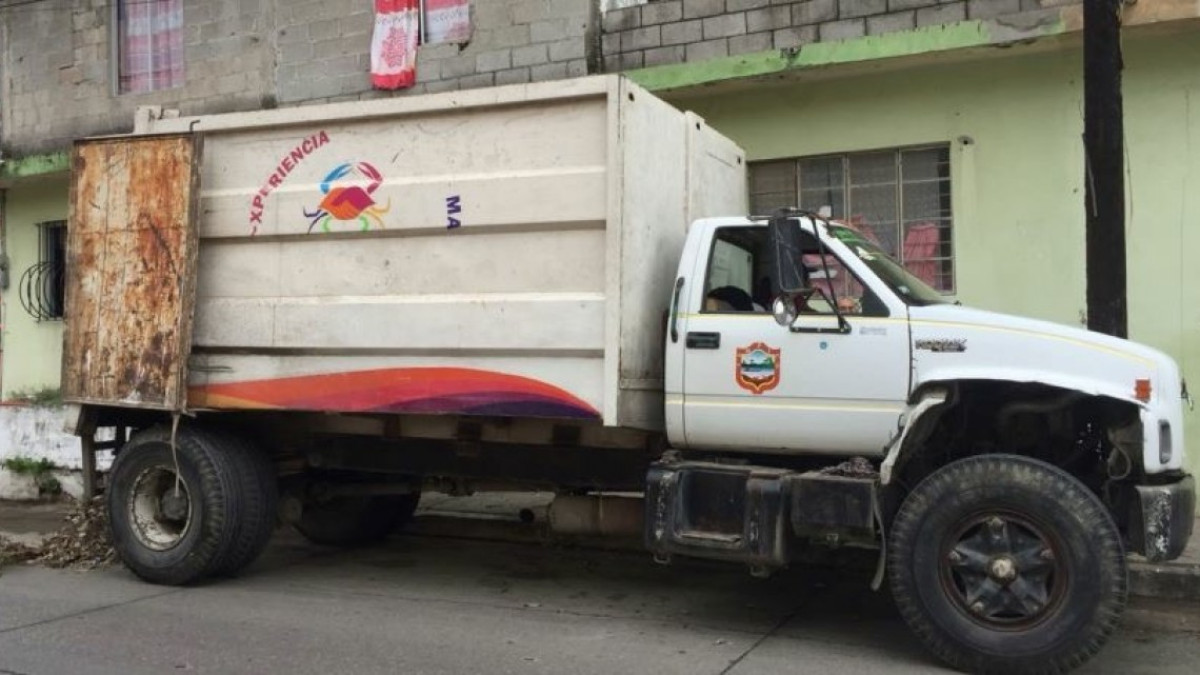 Asegura director de servicios públicos que deja parque vehicular en buen estado