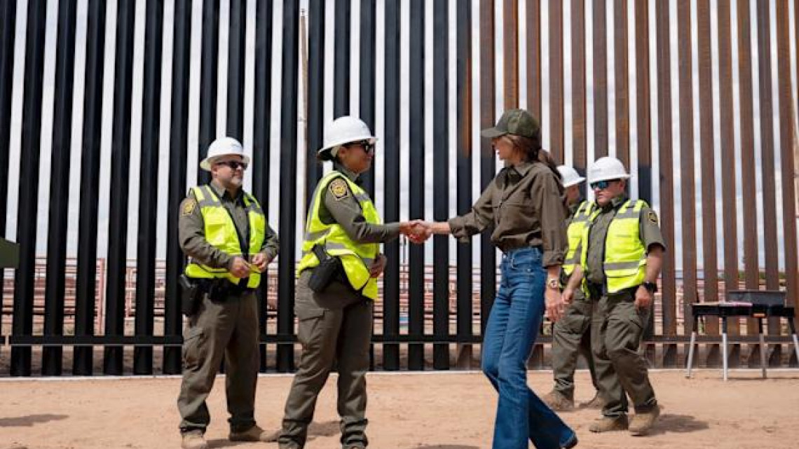 Gobierno de Trump pinta de negro el muro fronterizo para dificultar su escalada