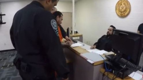 Juez niega reducir fianza a acusado de matar a su padre