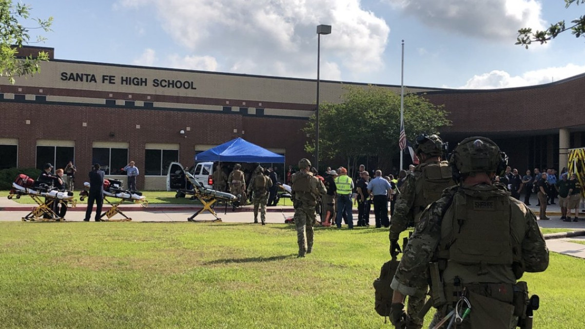 Identifican a estudiante que mató a 10 personas en escuela de Texas