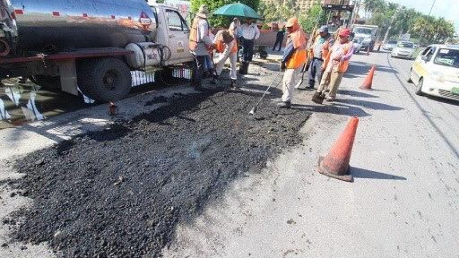 Taparán baches en diversas calles de Tampico 