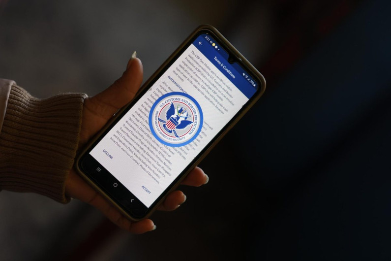 Aplicación CBP One deja de funcionar tras toma de posesión de Trump