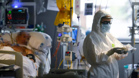 España reporta 367 muertos por coronavirus en 24 horas, la cifra más baja en un mes