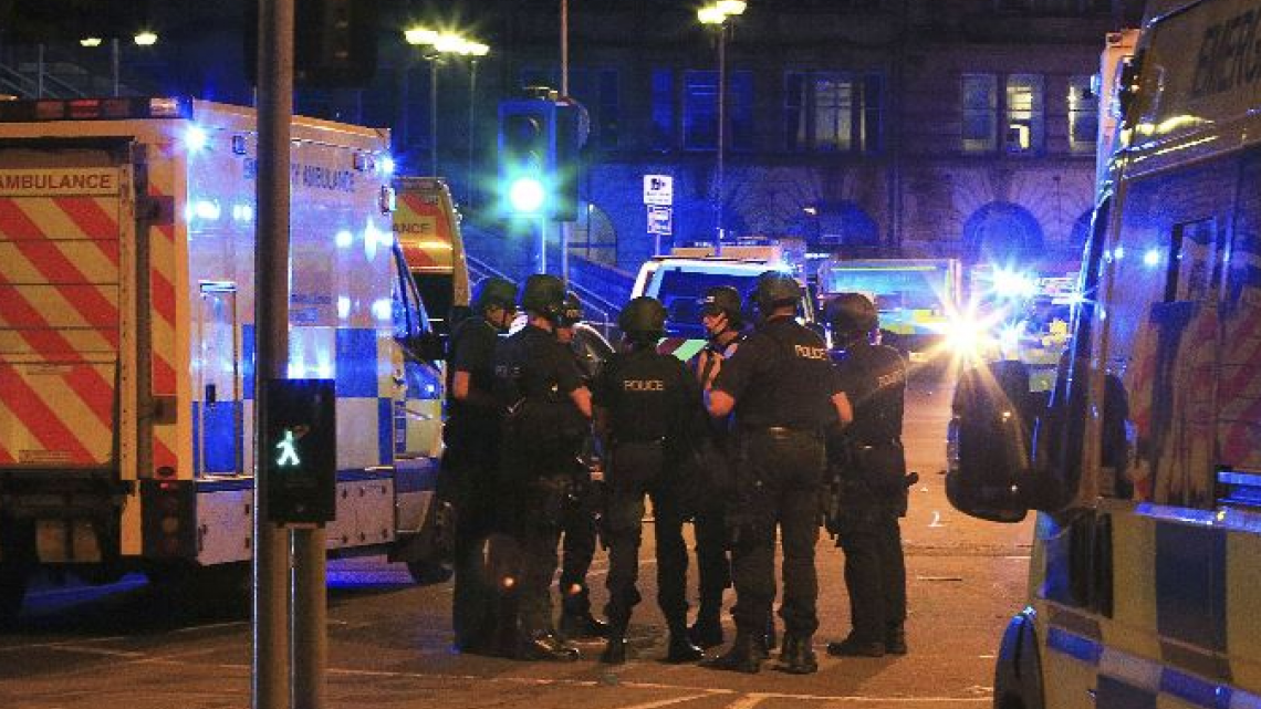 Al menos 20 muertos por explosión en concierto de Ariana Grande
