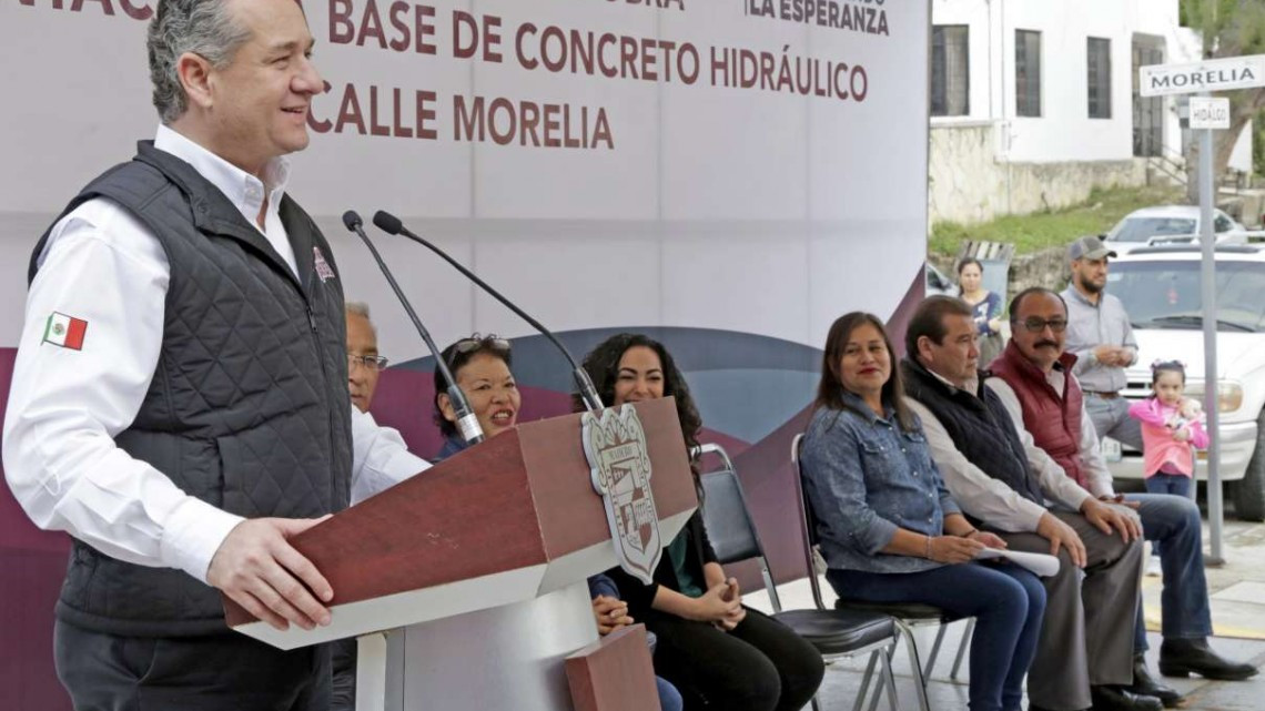 Adrián Oseguera lleva bienestar a las colonias con más obras de pavimentación