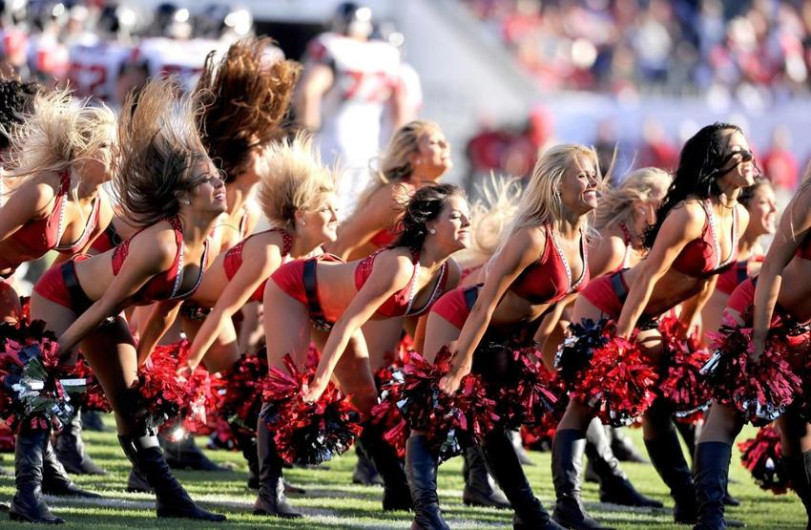 NFL Fan Race Super Bowl LI se realiza con porristas de Bucaneros