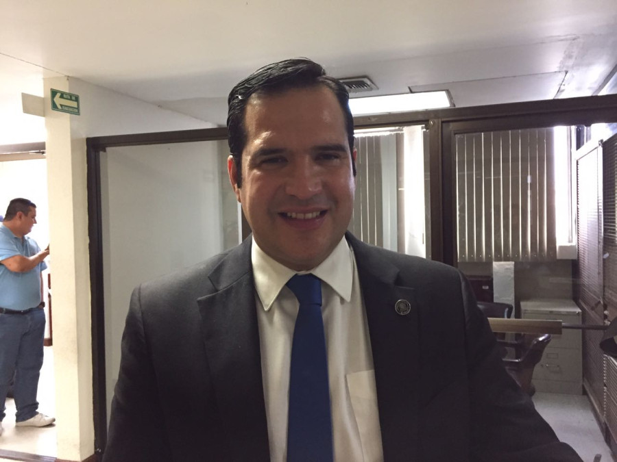 Regidor pide no tronar cuetes en navidad y año nuevo