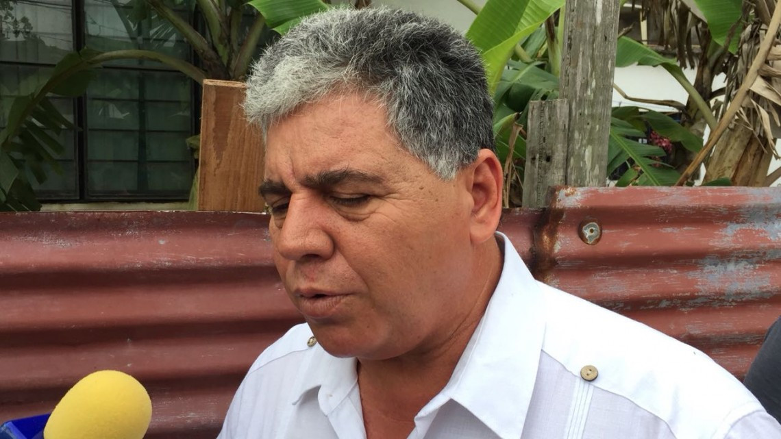 Por día de las madres dan mantenimiento a panteones