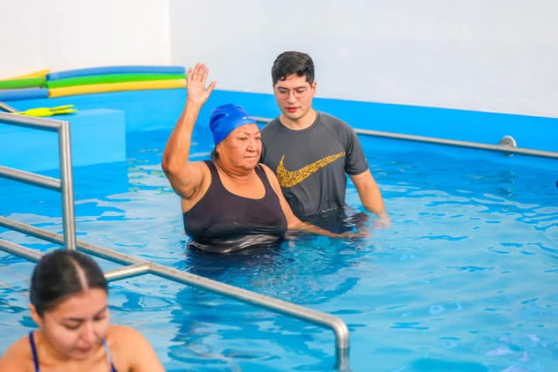 Fortalece DIF Reynosa atención integral con el área de hidroterapia