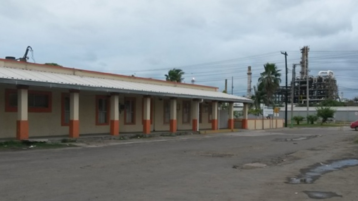 Urge agilizar reubicación de escuelas pegadas a refinería                                                                                                      