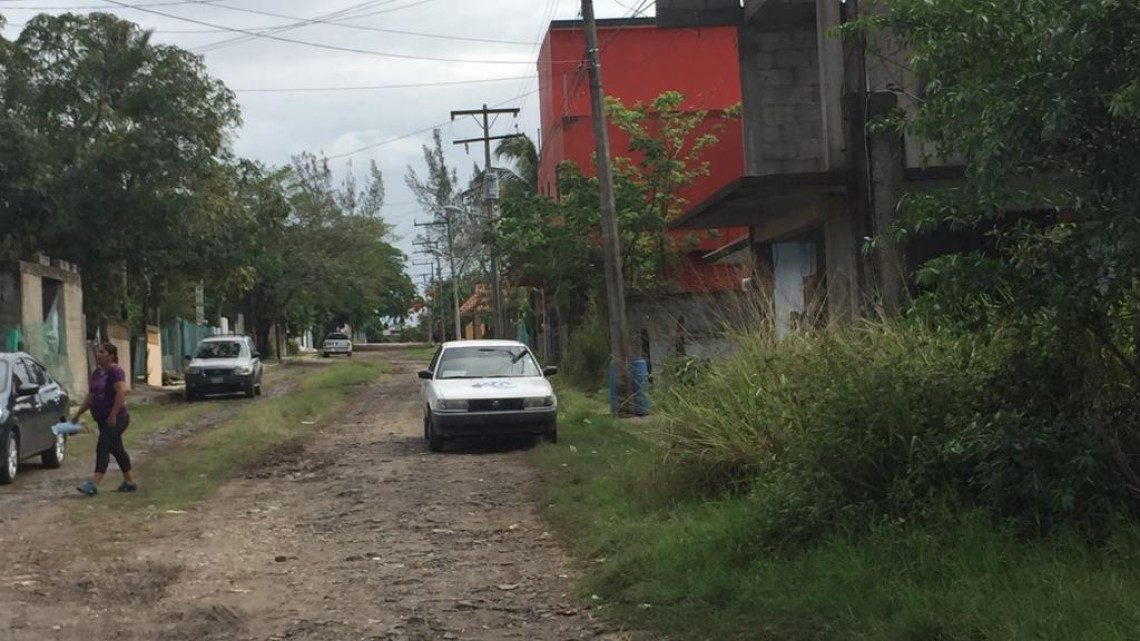 Analizan el retiro de unidades chatarras abandonadas en la vía pública