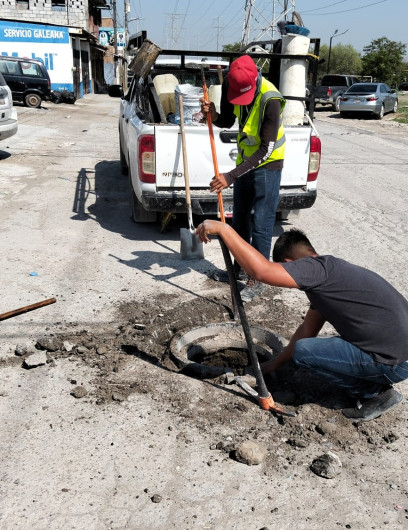 Refuerza COMAPA acciones de reemplazo de brocales en diferentes sectores