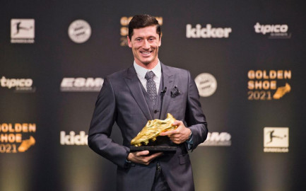 Recibe Lewandowski la Bota de Oro por ser el máximo goleador en Europa