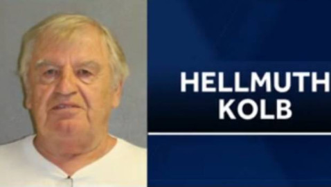 Detienen a hombre que intentó comprar niña afuera de Walmart