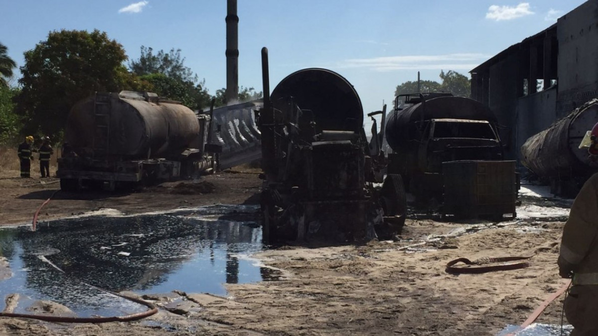 Vuelven a prenderse pipas con diésel en Callejón de Barriles