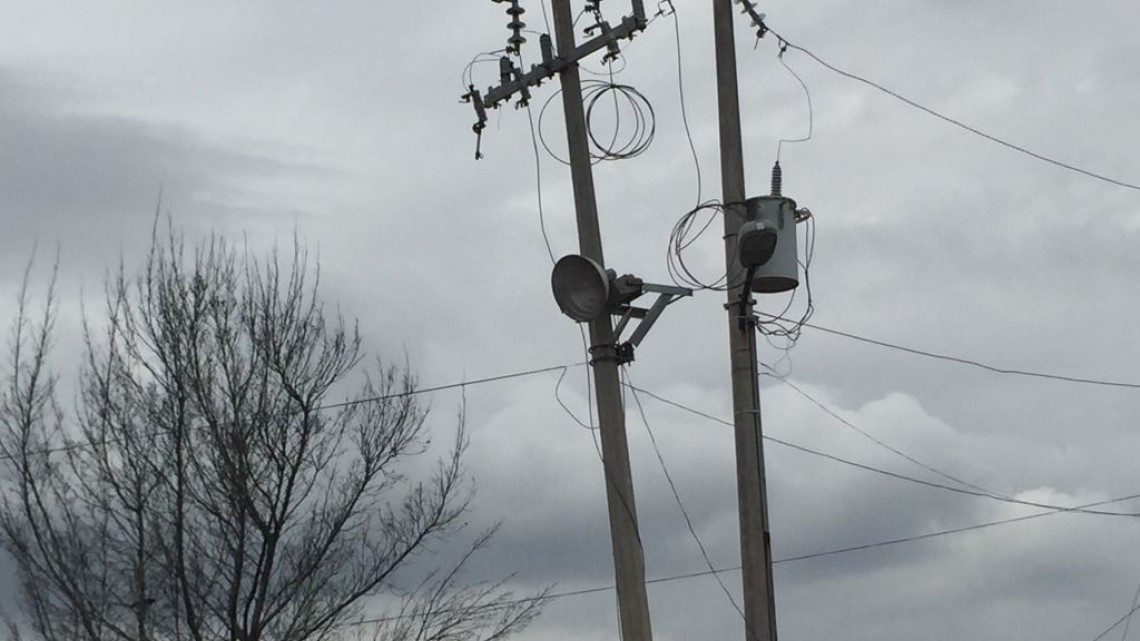 Colocan transformador en escuela secundaria
