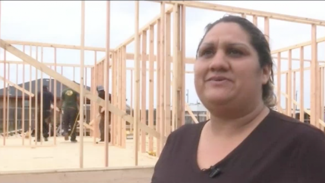 Logran reconstruir su hogar gracias al apoyo comunidad 