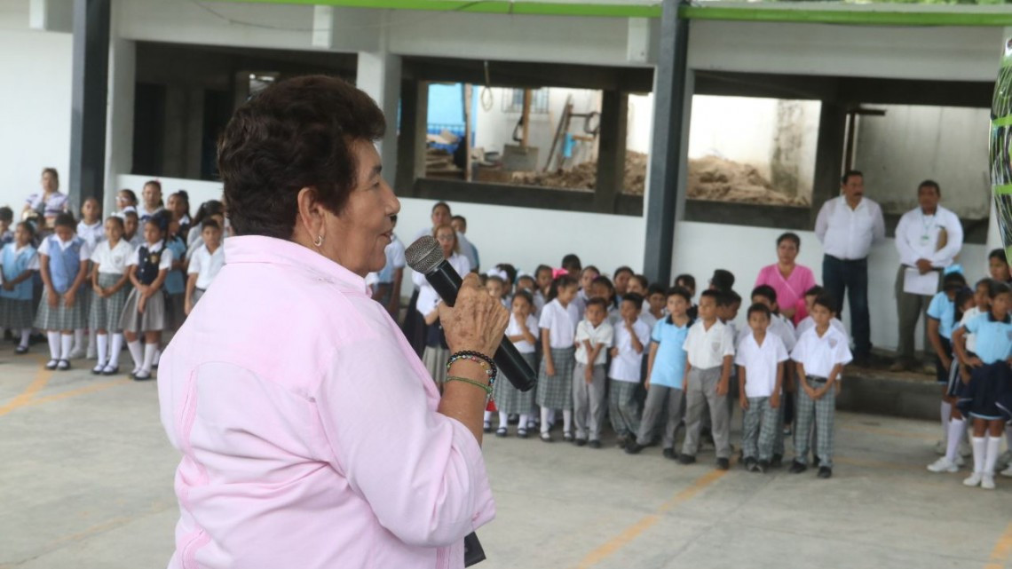Supervisa Magda Peraza construcción de comedor escolar en primaria