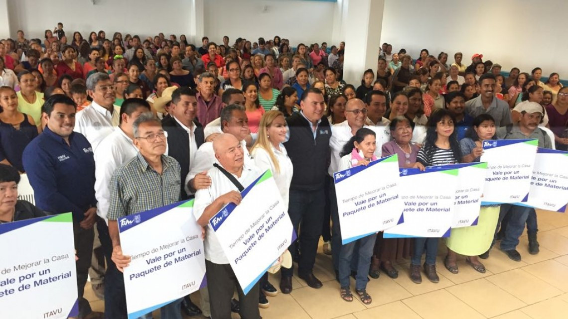 Gobierno entrega material en zona sur para construcción
