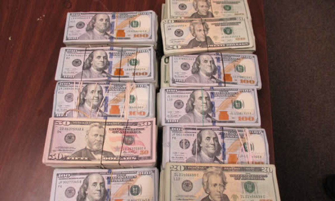 Detenido por intentar pasar 163 mil dólares a México