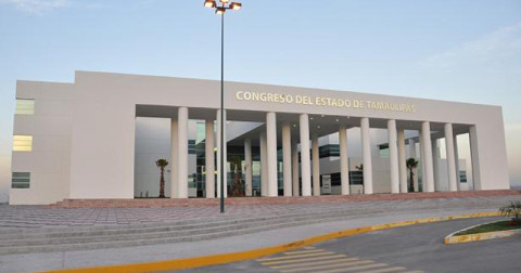 Diputados y legisladores paran junta por murciélago 