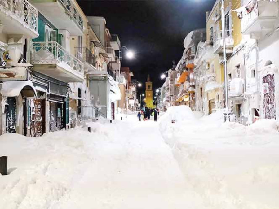Europa bajo la nieve; más de 20 muertos por el frío