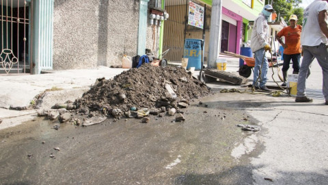 Atienden peticiones de vecinos de la Colonia Flores Magón