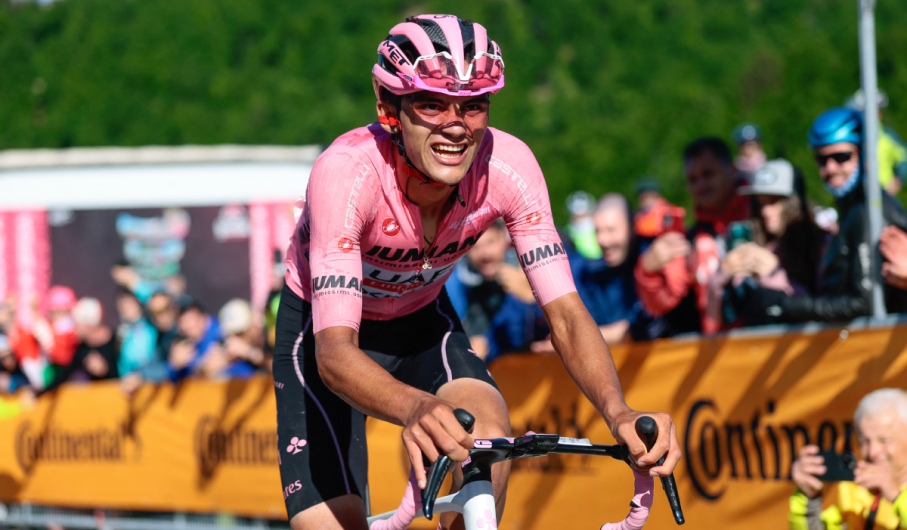 El mexicano Isaac del Toro pierde su ventaja en el Giro de Italia ante Simon Yates