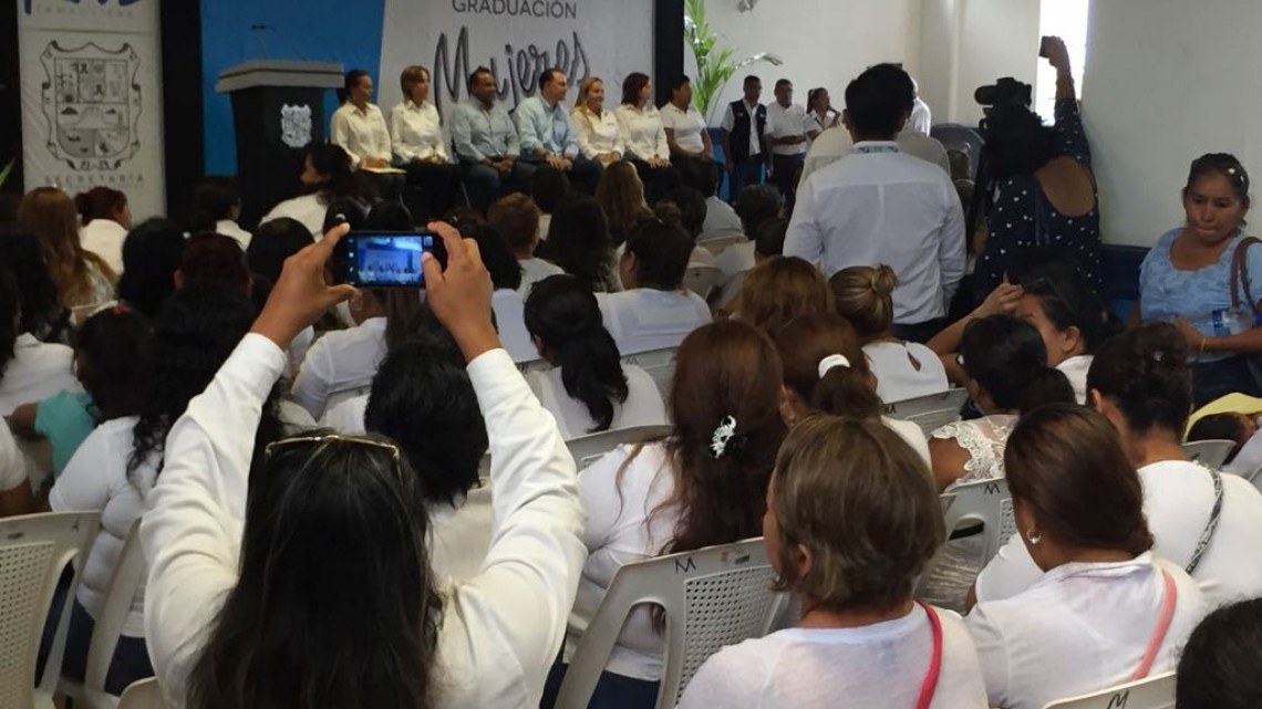 Llevan acabo el programa "Mujeres sostenibles"