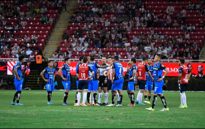 Terminan juego de chivas ante rayados por grito discriminatorio